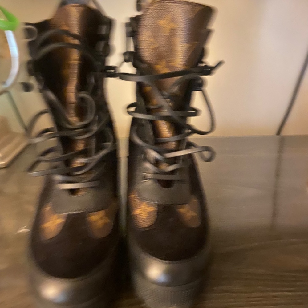 Boots - Picture 2 of 4